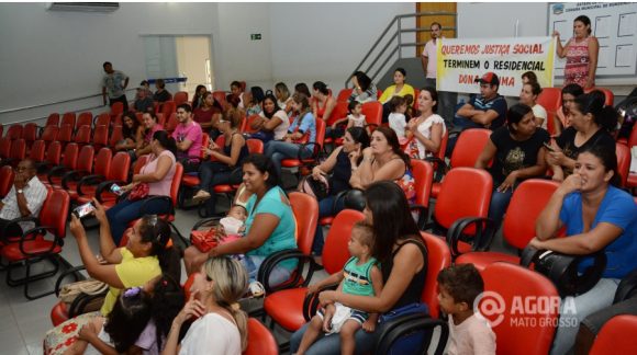 Reuniao dos Moradores do Bairro Neuma de Moraes com a Caixa Economica na Camara Municipal.Foto:Varlei Cordova/AGORAMT
