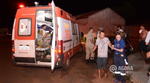 Vitimas sendo socorridas por profissionais do SAMU - Foto : Messias Filho / AGORA MT