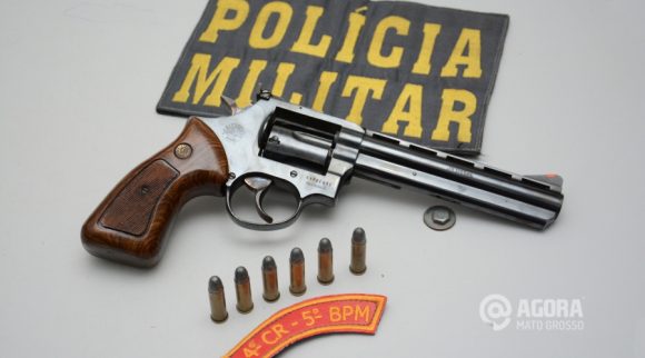 Pm prende menores com arma de fogo no Bairro Padre Lothar .Foto: Varlei Cordova/AGORA MT