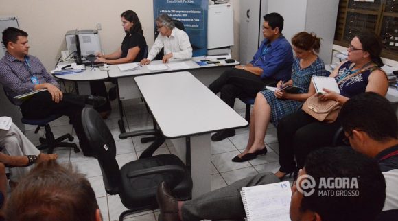 Reunião aconteceu pela manhã na sede do Procon de Rondonópolis - Foto: Ronaldo Teixeira / AGORAMT