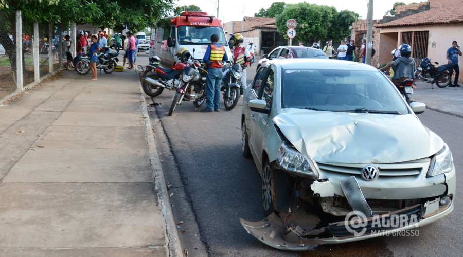 Veiculo envolvido no acidente moto e carro na Vila Itamaraty em Rondonópolis - Foto : Varlei Cordova / AGORA MT