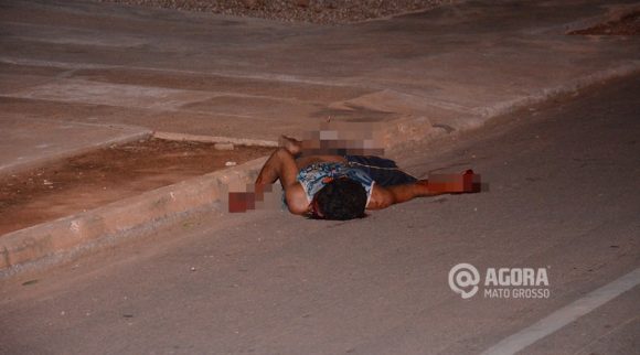 Vitima de homicídio na avenida Campo Limpo Vila Operaria - Foto : Messias Filho / AGORA MT