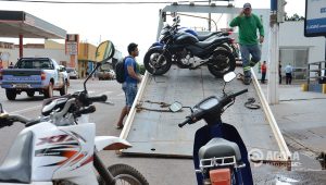 Várias motos foram apreendidas com documentação irregular Foto: Ronaldo Teixeira/AGORAMT