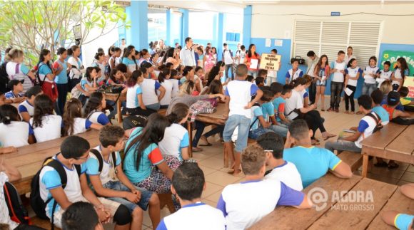 Apresentação cultural no aniversário da Escola Francisca Barros de Carvalho na Vila Olinda - Foto : Varlei Cordova / AGORA MT