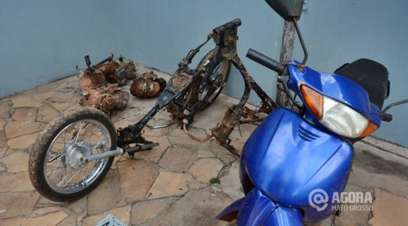 Motos que estavam em poder dos suspeitos do furto - Foto: Ronaldo Teixeira/AGORAMT