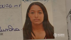 Nayara de Souza Cunha suspeita de guardar os objetos do furto - Foto: Ronaldo Teixeira/AGORAMT