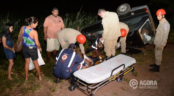 Samu atendendo vítima de acidenta após Pedra Preta - Foto : Varlei Cordova / AGORA MT