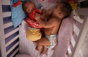 Os gêmeos Lucas e Laura podem ajudar no fim da microcefalia contra o Zika vírus- Foto:  Reprodução / Minha vida