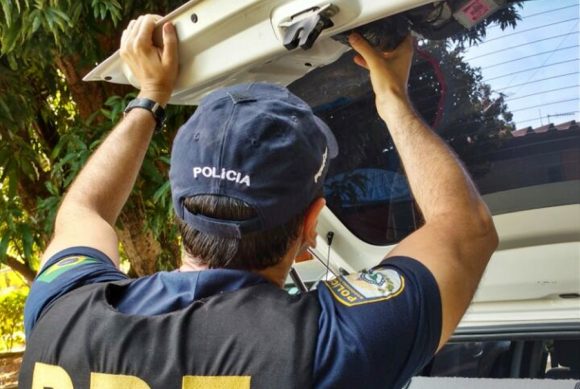 PRF encontra dinheiro escondido em veículo - Foto: Divulgação / PRF