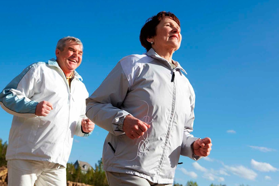 Imagem: exercicios idosos idade caminhada