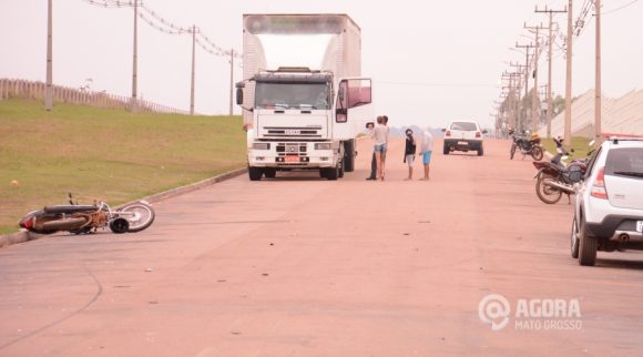 Acidente entre veiculo e motocicleta no distrito industrial - Foto: Messias Filho / AGORA MT
