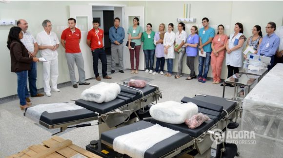 Entrega dos equipamentos do centro cirurgico da Santa Casa - Foto: Varlei Cordova/ AGORA MT
