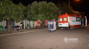Homem morto a tiros na Vila Duarte - Foto varlei Cordova / AGORA MT
