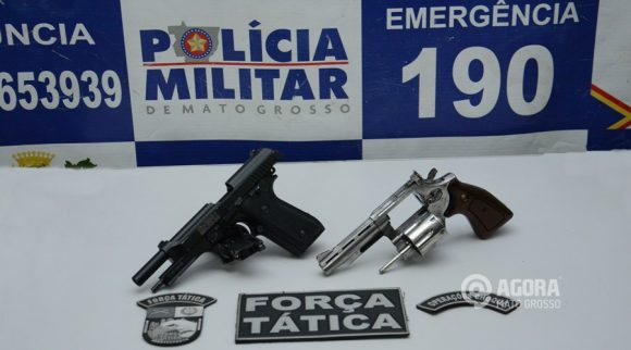 Simulacro de uma pistola e um revolver calibre 38 apreendidos com suspeitos de tentativa de roubo - Foto : Messias Filho / AGORA MT