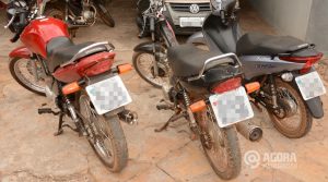 Motos roubadas e pinadas em contradas com o suspeito no Parque Universitário - Foto: Varlei Cordova / AGORA MT