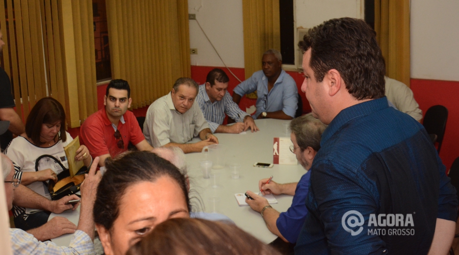 Rogério Sales reunidos com o PMDB - Foto : Messias Filho / AGORA MT