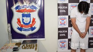 Suspeito preso por trafico de drogas no Bairro Sagrada Familia - Foto: Varlei Cordova / AGORA MT