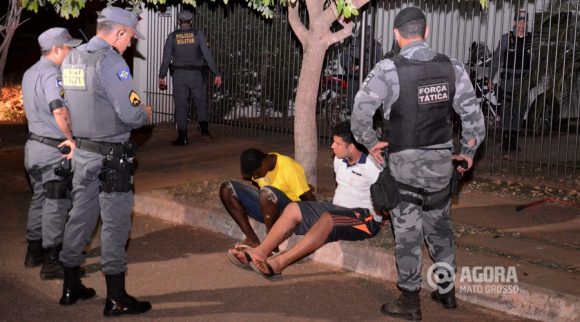 Suspeitos detidos pela policia apos carcere privado - Foto : Messias Filho / AGORA MT