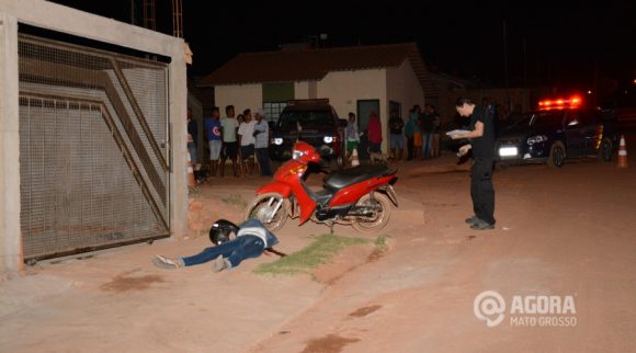 Vitima de homicidio Adenilda A Gomes no Jardim Maria Tereza - Foto: Varlei Cordova / AGORA MT