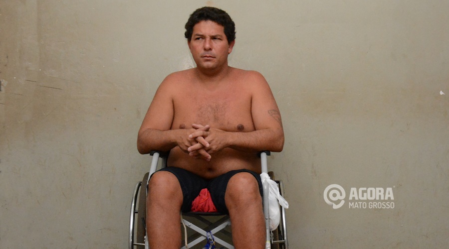 Homem detido por força de mandado de prisão - Foto : Messias Filho / AGORA MT