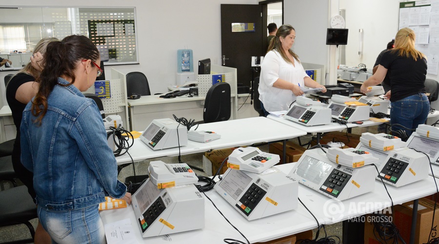 Lacre da urnas eletronicas da 46 zona eleitoral -Foto: Varlei Cordova/AGORAMT