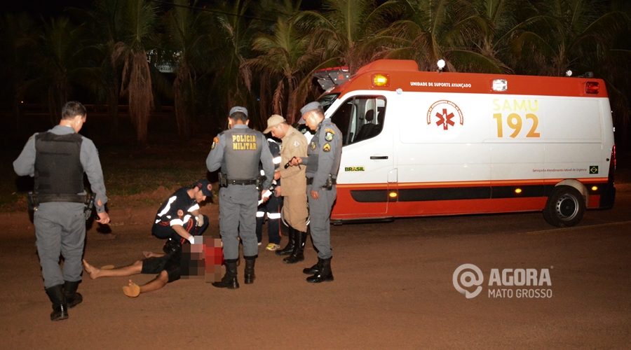 Momento que médico do SAMU atestava Óbito da vítima de homicídio - Foto : Messias Filho / AGORA MT