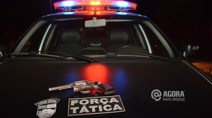 Arma apreendida pela polícia - Foto : Messias Filho / AGORA MT