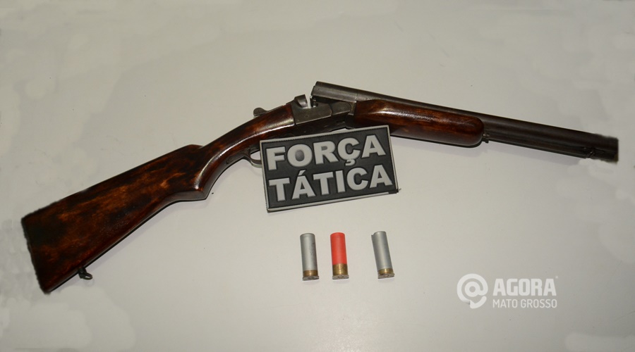 Espingarda calibre 12 apreendida pela Foça Tática - Foto : Messias Filho / AGORA MT
