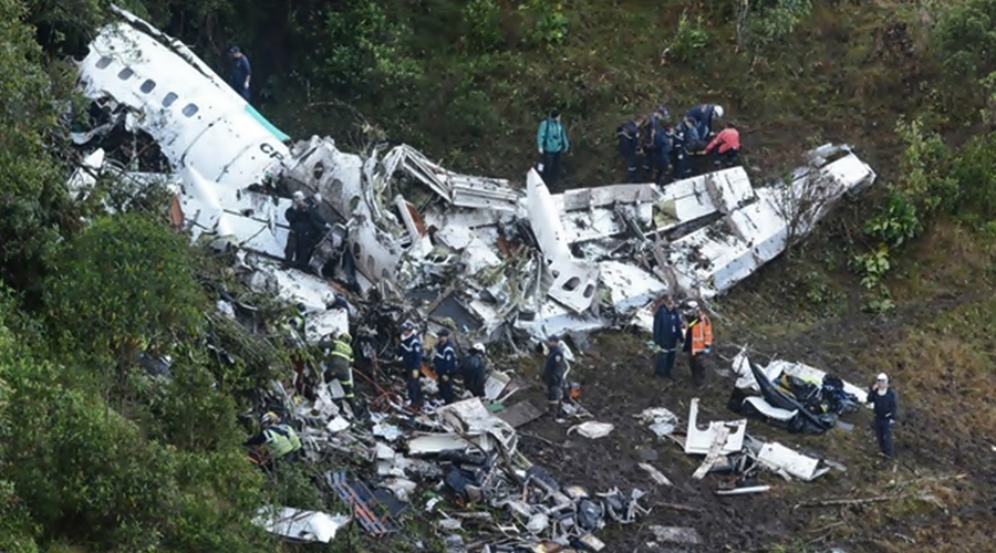 Avião que transportava a Chapecoense ficou completamente destruido