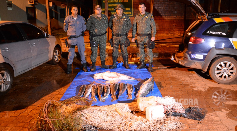 Policia ambiental prende peixes redes tarafas em fiscalização - Foto: Varlei Cordova / AGORA MT