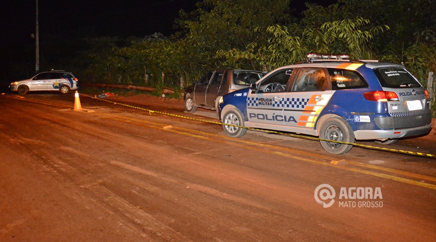 Polícia Militar fazendo o isolamento do local do acidente - Foto : Messias Filho / AGORA MT