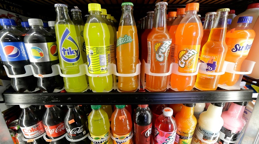 Imagem: bebida acucarada OMS propôs aumento de impostos sobre bebidas açucaradas como refrigerantes e sucos industrializados