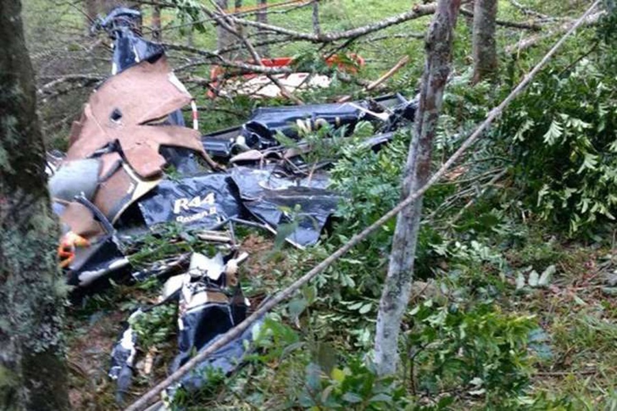 Imagem: helicóptero fica destruído com queda