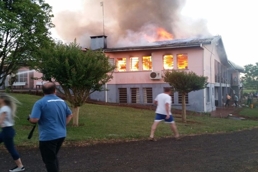 Imagem: lar dos idosos é atingido por incêndio.