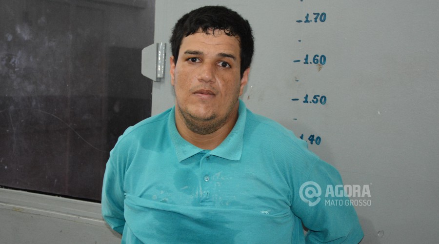 João Marcos Nunes da Silva preso pela policia militar acusado de roubo - Foto: Varlei Cordova/AGORAMT