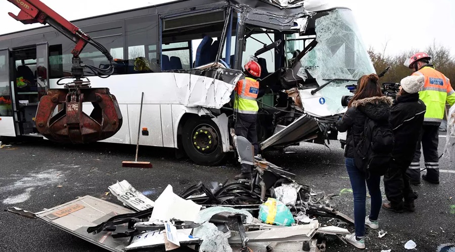 Imagem: acidente deixa dezenas de feridos em paris.