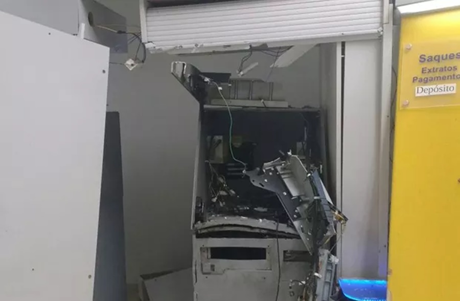 Imagem: caixa eletrônicos foram explodido