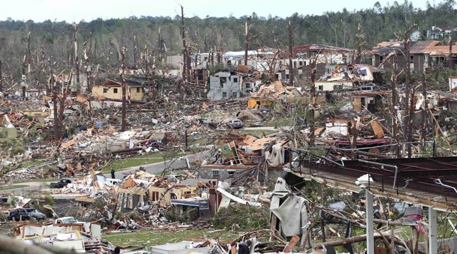 Imagem: cidades devastada por tempestade nos EUA
