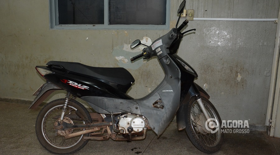 Moto recuperada pela polícia - Foto : Messias Filho / AGORA MT