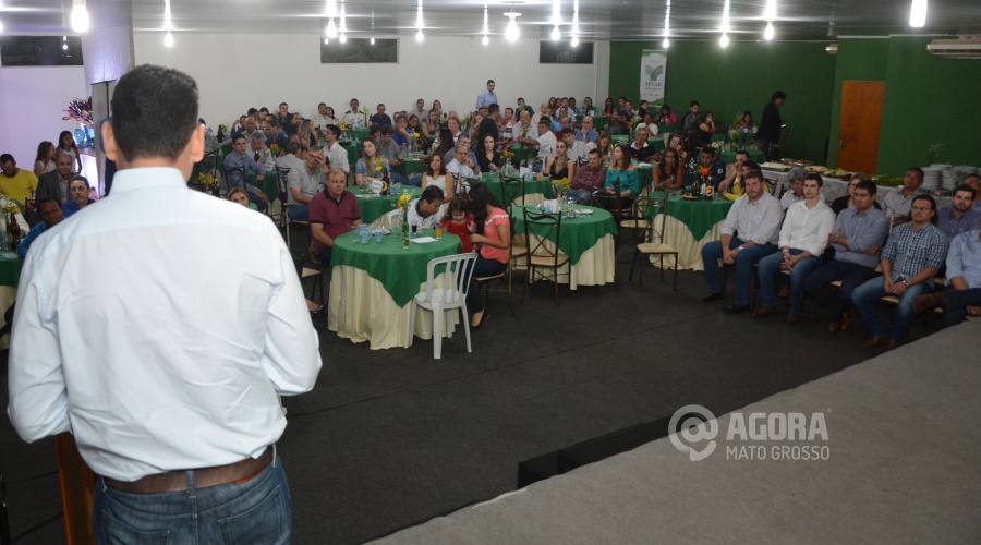 Senhor Aylon Gonçalves de Arruda discursa aos presentes - Foto: Varlei Cordova/AGORAMT