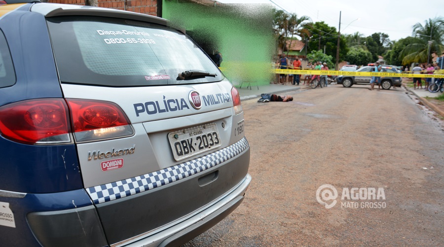 Polícia Militar fazendo o isolamento do local de crime - Foto : Messias Filho / AGORA MT