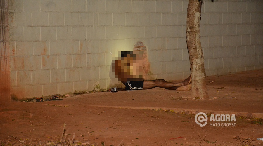 Vítima de homicídio no bairro Jardim Rui Barbosa - Foto : Messias Filho / AGORA MT