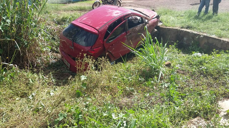 Imagem: carro acidente