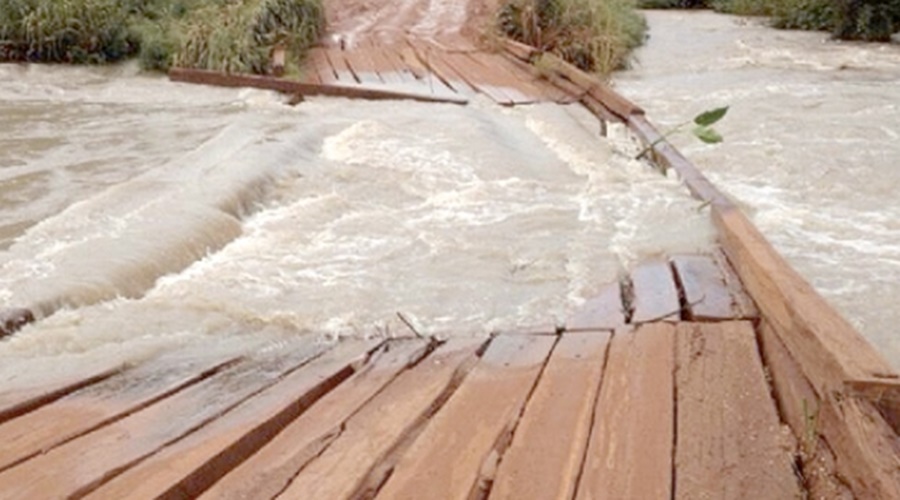 Imagem: fortes chuvas em MT deixa ponte embaixo de agua Foto: Divulgação