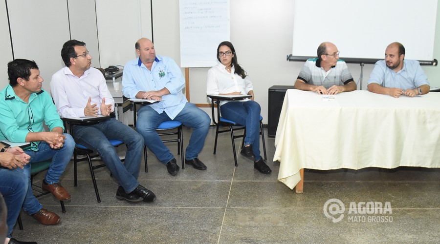 Imagem: M - Foto: Varlei Cordova / AGORA MATO GROSSOesa composta para o debate sobre a saude do Hospital Regional