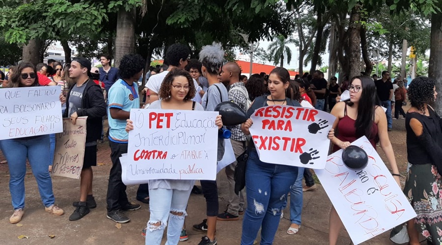 Imagem: Manifesto na Praça Brasil em Rondonópolis