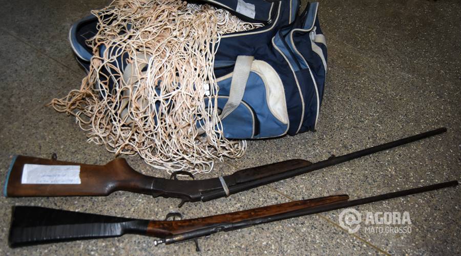 Imagem: Armas e redes apreendido com o suspeito