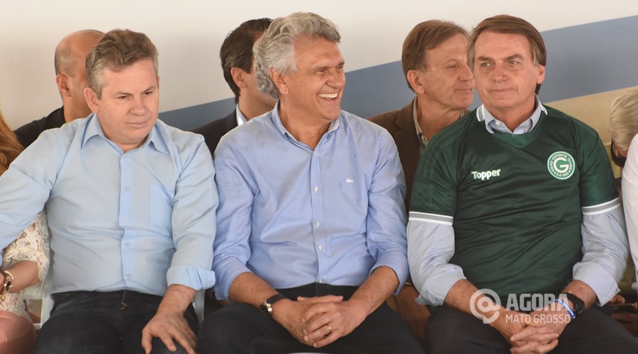 Imagem: presidente Jair Bolsonaro com os Governadores de MT e Goias em Aragarças GO