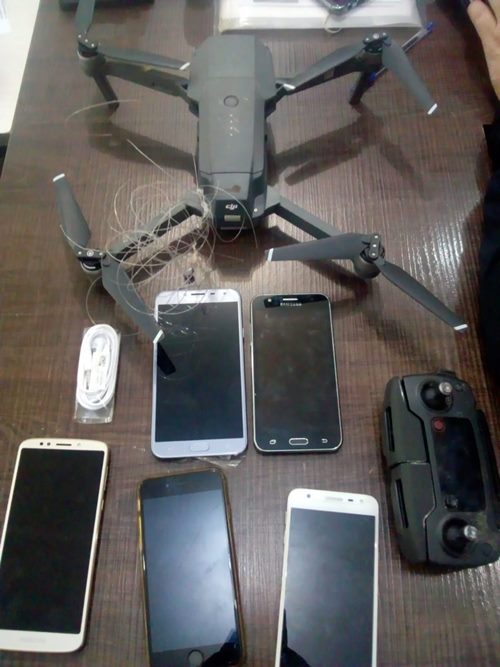 Imagem: Drone e celulares apreendidos