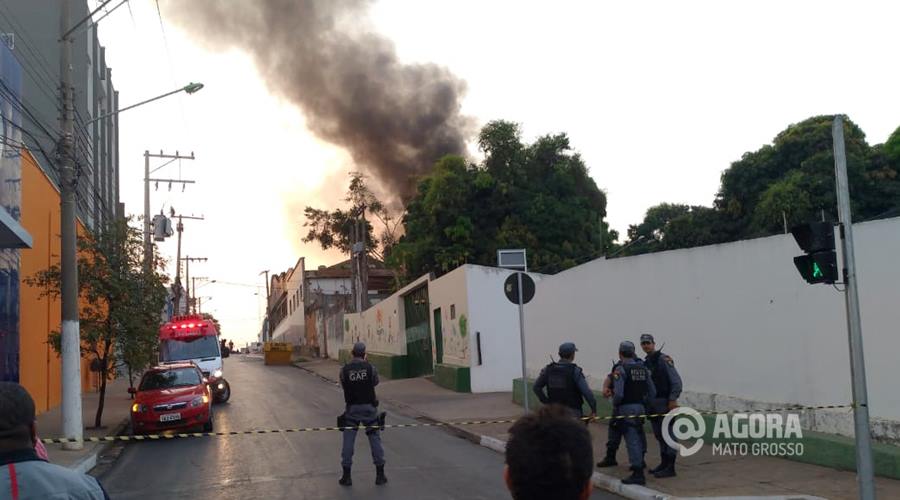 Imagem: Incêndio de grandes proporções atinge prédio público em Cuiaba